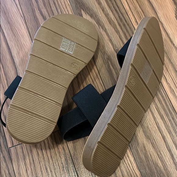 SANDPIPERS Women's RAE Black Strappy Sandals size 7 - Picture 5 of 9